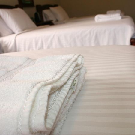 Hotel Maria Isabel Манта Екстериор снимка