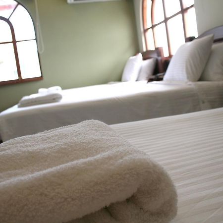 Hotel Maria Isabel Манта Екстериор снимка