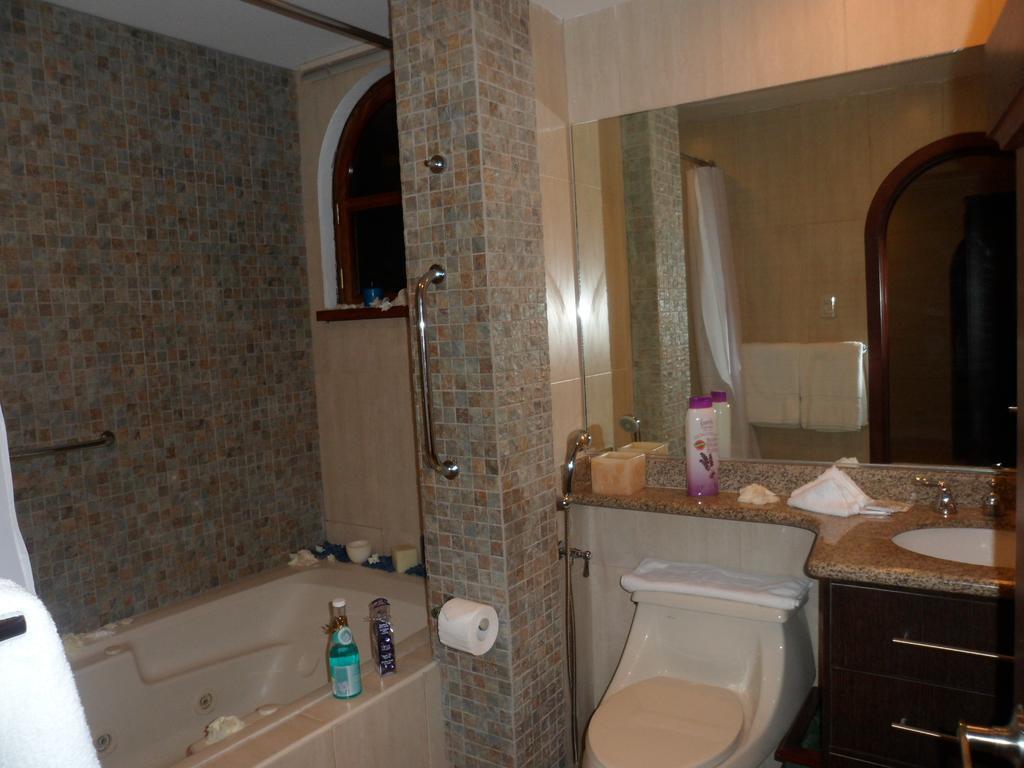 Hotel Maria Isabel Манта Екстериор снимка
