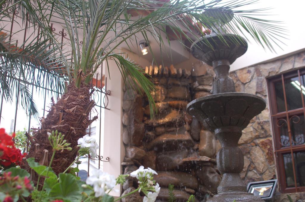 Hotel Maria Isabel Манта Екстериор снимка