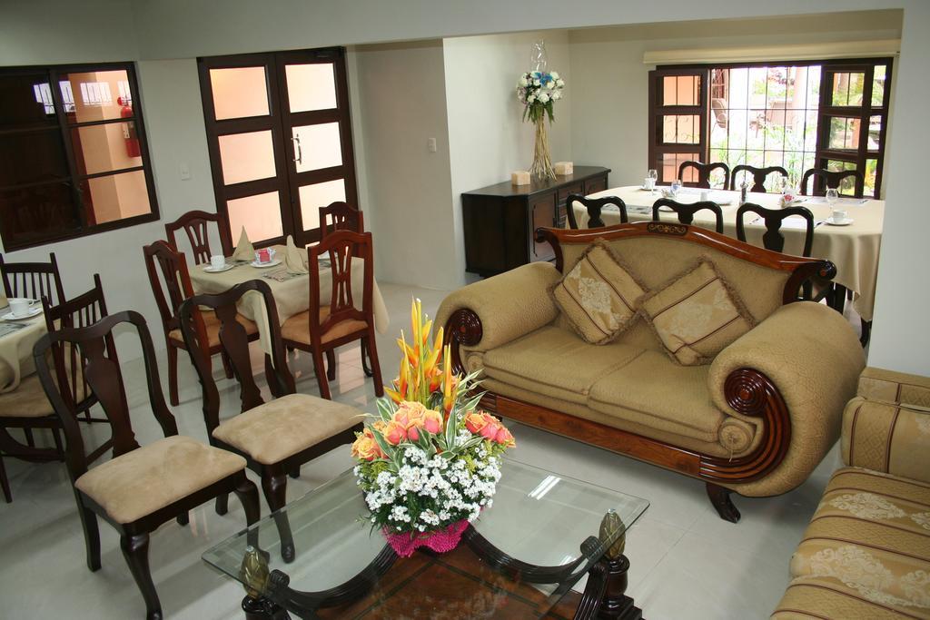 Hotel Maria Isabel Манта Екстериор снимка