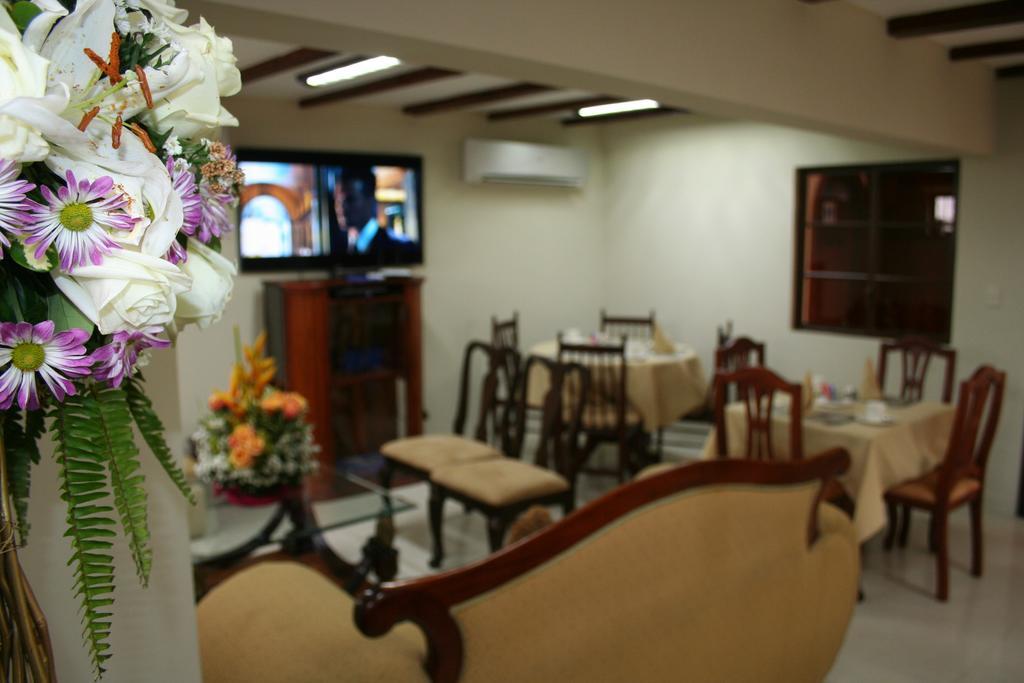 Hotel Maria Isabel Манта Екстериор снимка