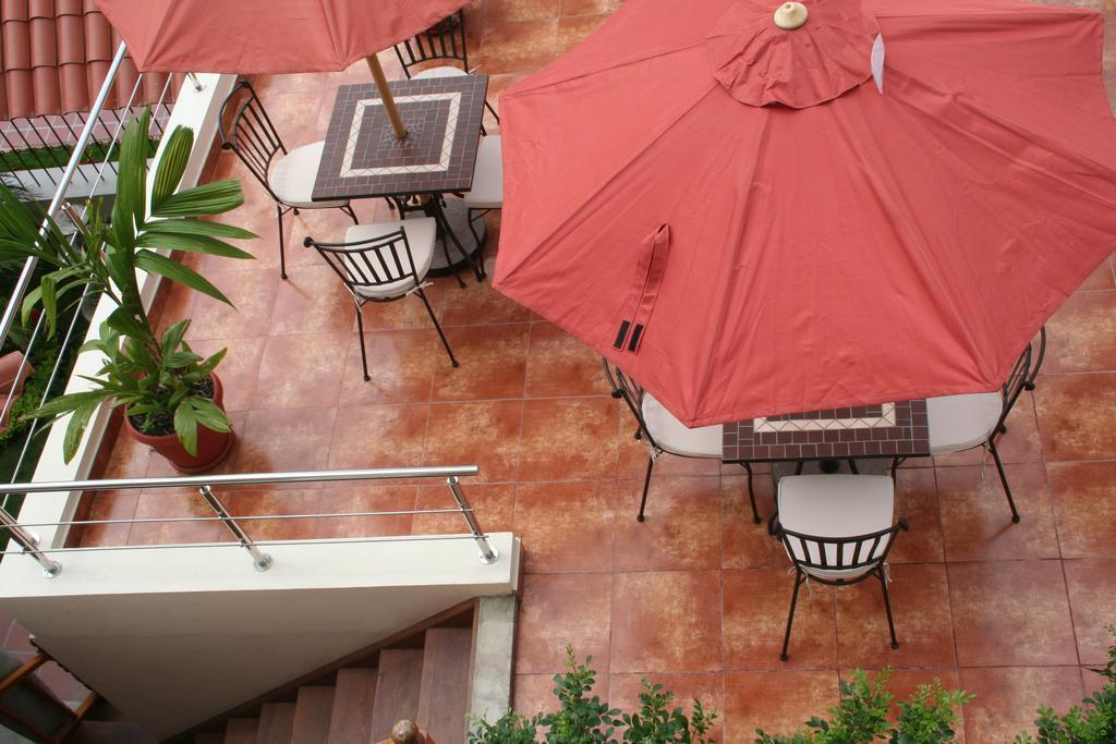 Hotel Maria Isabel Манта Екстериор снимка