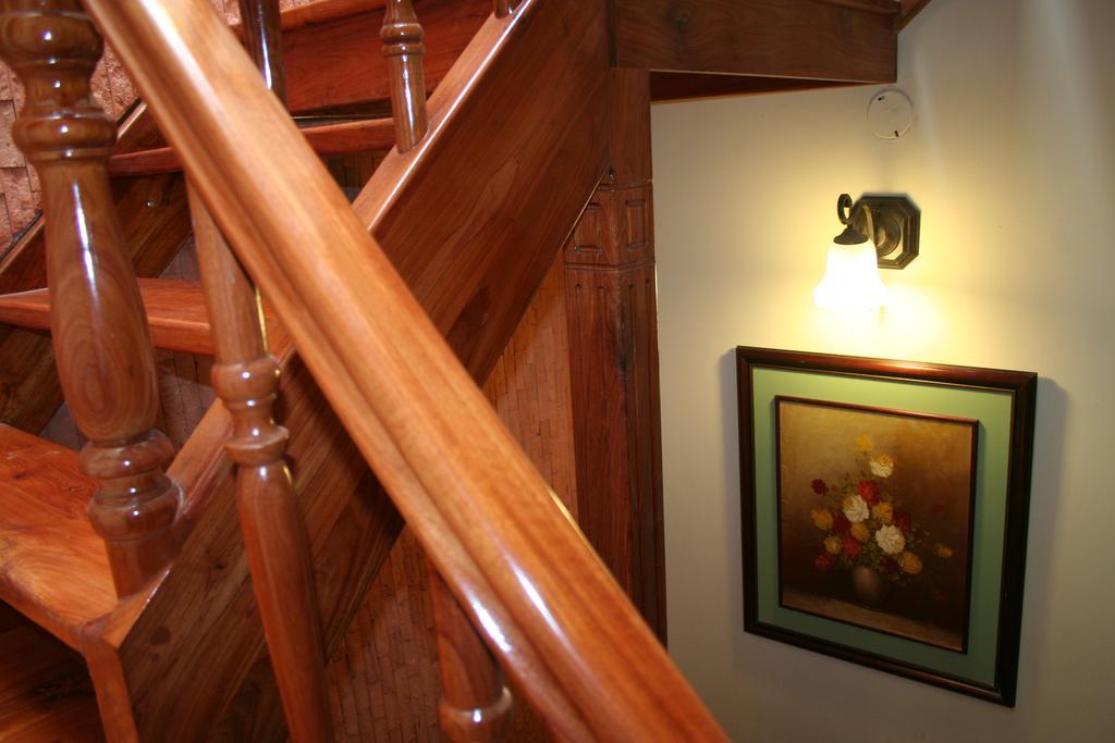 Hotel Maria Isabel Манта Екстериор снимка