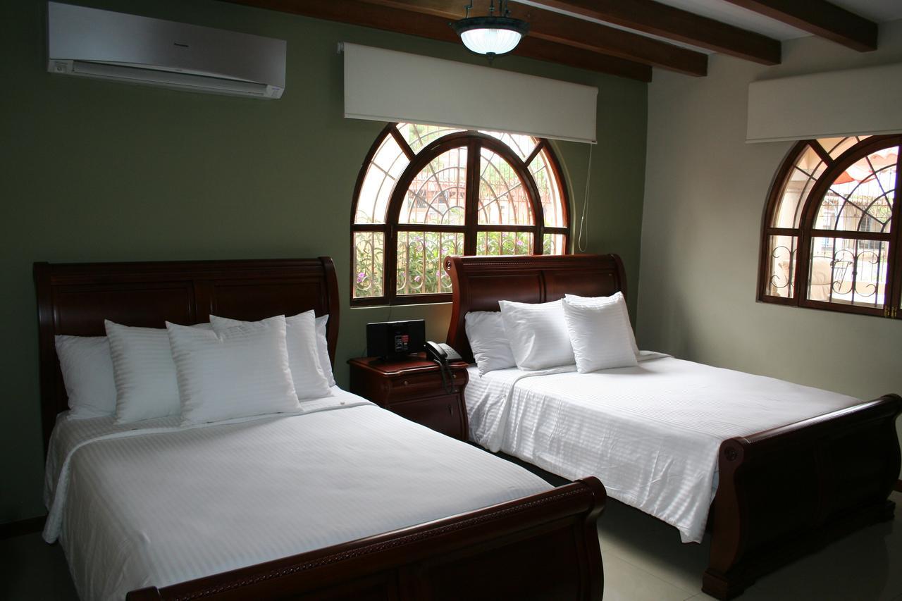 Hotel Maria Isabel Манта Екстериор снимка