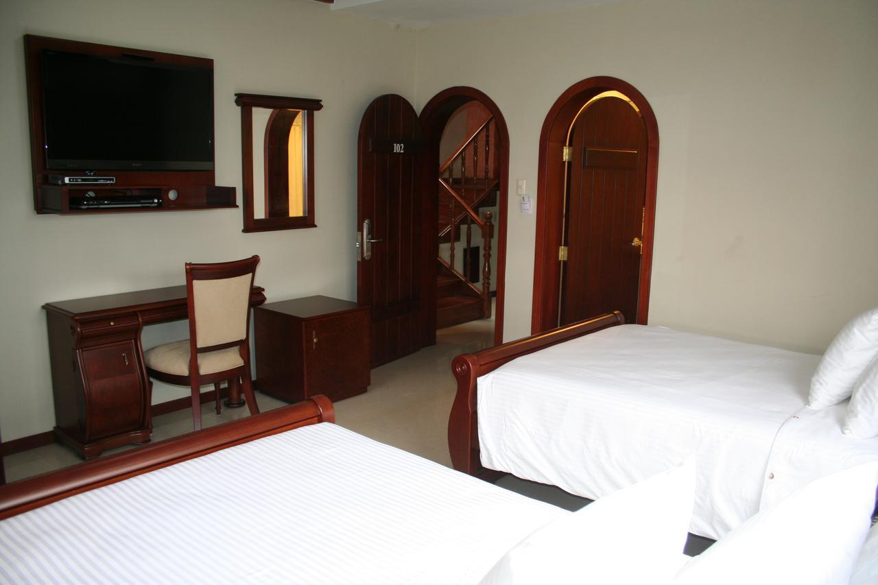 Hotel Maria Isabel Манта Екстериор снимка